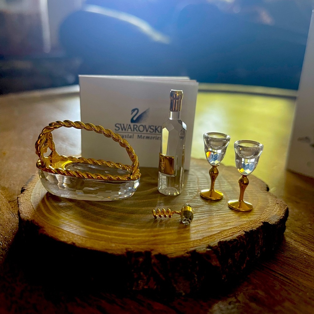 Swarovski Crystal Memories Classics 5 Piece Wine Set in Box